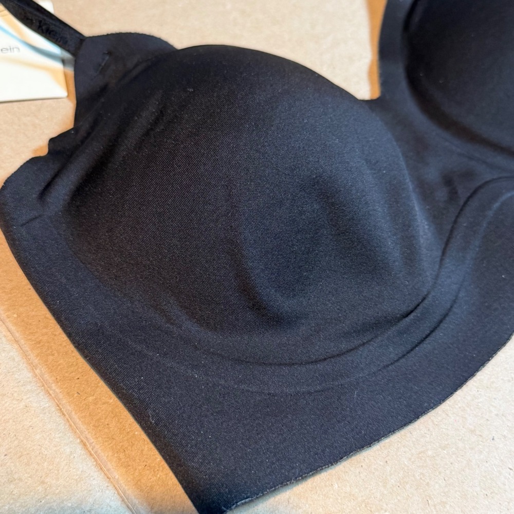 Calvin Klein Invisibles Wireless Lightly Lined Bra Black 34C F3837 001 001 - Picture 2 of 7